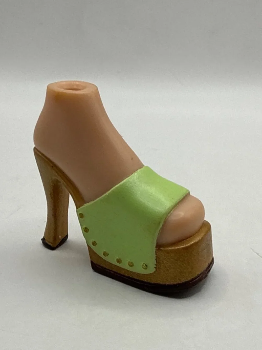 Bratz Strut It Meygan Replacement Shoes Lime Green Gold Platform Heels MGA
